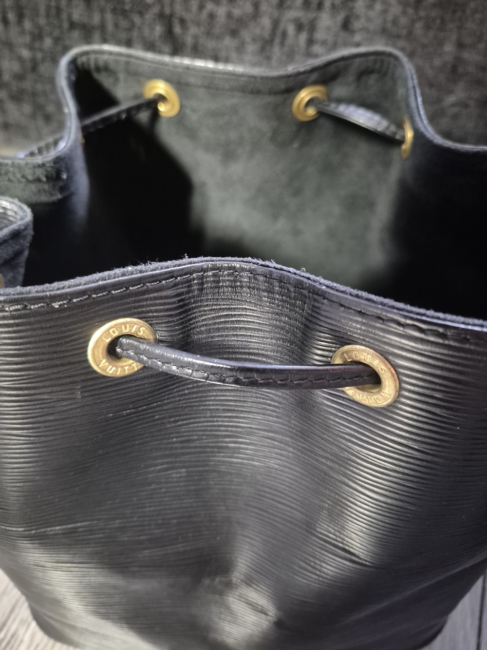 Louis Vuitton Black Epi Petit Noé Shoulder Bag - Vintage Made in France - AR0916 - Picture 7 of 13